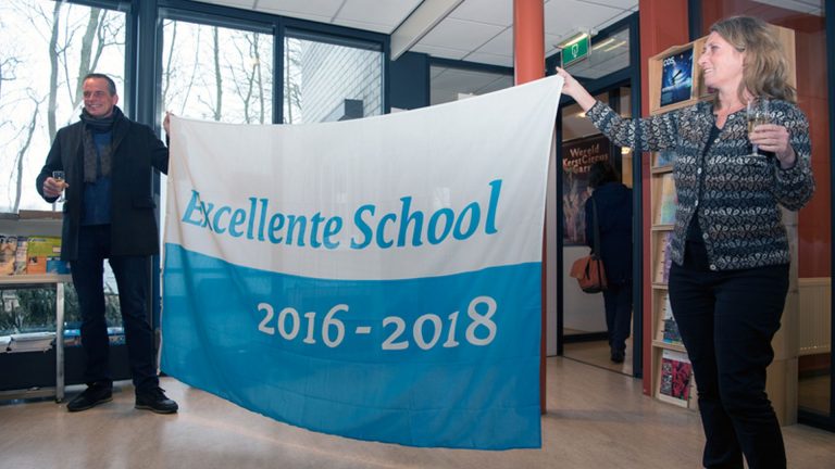 Wethouder bezoekt school voor kinderen van kermisexploitanten