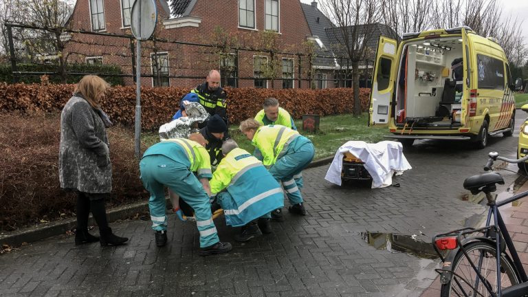 Scooterrijdster gewond na val door gladheid in Heerhugowaard