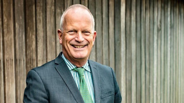 Nieuwjaarswens en loftuitingen van burgemeester Jan Hoekema