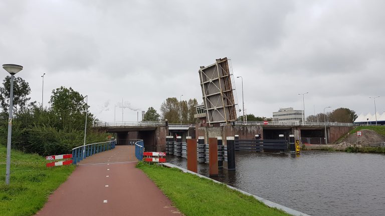 Fietsers flink de klos tijdens onderhoud Leeghwaterbrug