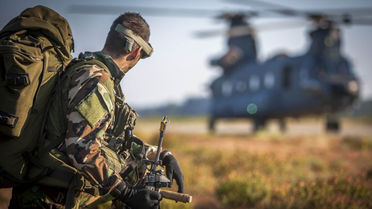 Militaire sluip- en survivaloefening in Noord-Holland Noord