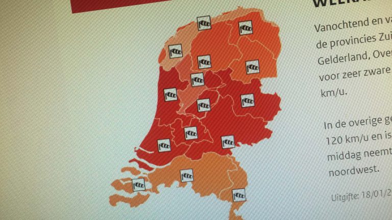 Stormwaarschuwing verhoogd naar code rood vanwege zware windstoten