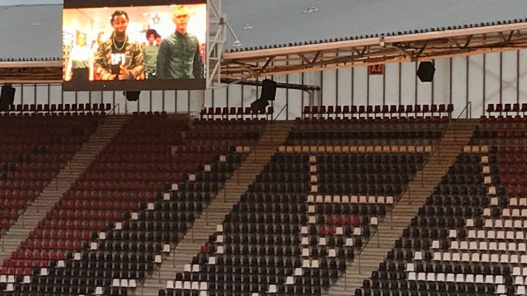 Videoclip Horizon College met Lange Frans in première in AFAS stadion