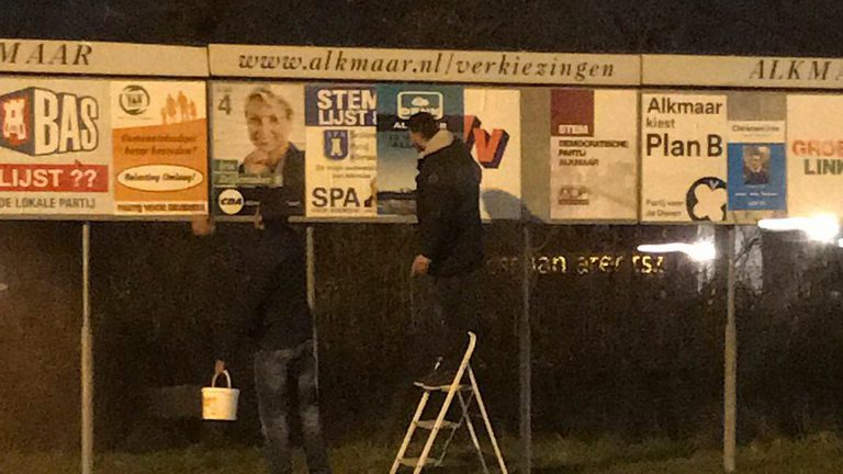 Posterrelletje tussen Alkmaarse DENK en VVD