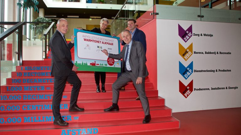 Van der Meij college tekent voor aansluiting op warmtenet