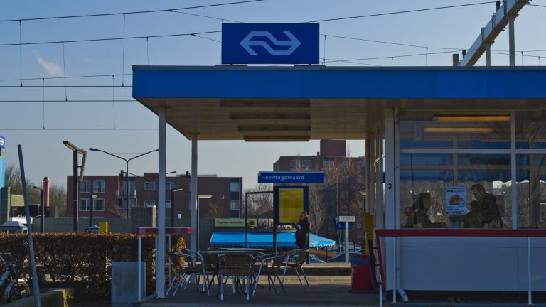 Heerhugowaard sluit stembureau na overlast: “Veiligheid niet langer gewaarborgd”