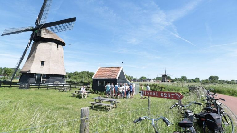 Populaire theatrale fietstocht Karavaan komt terug begin juni ?