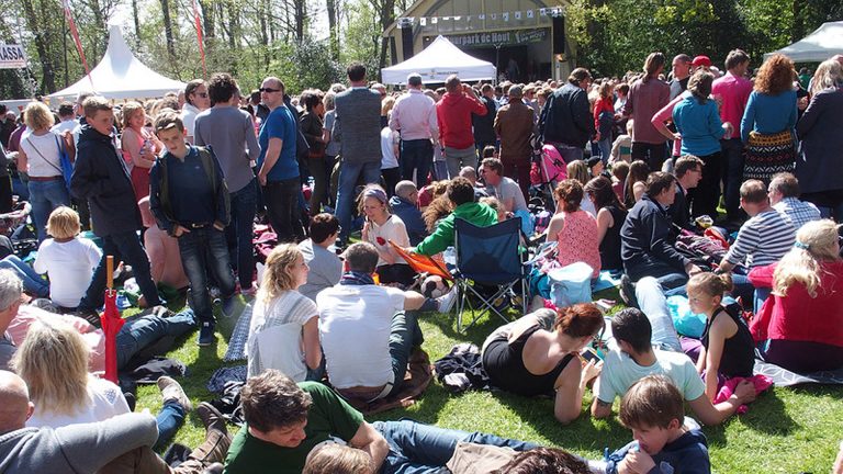 Burgemeester en Lange Frans ontsteken Bevrijdingsvuur op 23e Bevrijdingsfestival ?