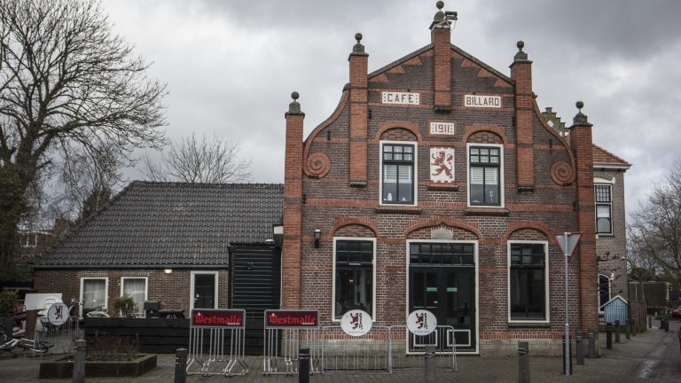 Nieuwe Roode Leeuw viert tweejarig bestaan en zegt Lia vaarwel ?