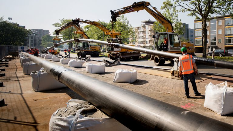 Succesvolle aanleg warmteleidingen onder Bleekerssloot op Willem de Zwijgerlaan