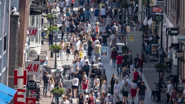 Verschillende ideeën in Alkmaarse politiek om koopavond te redden