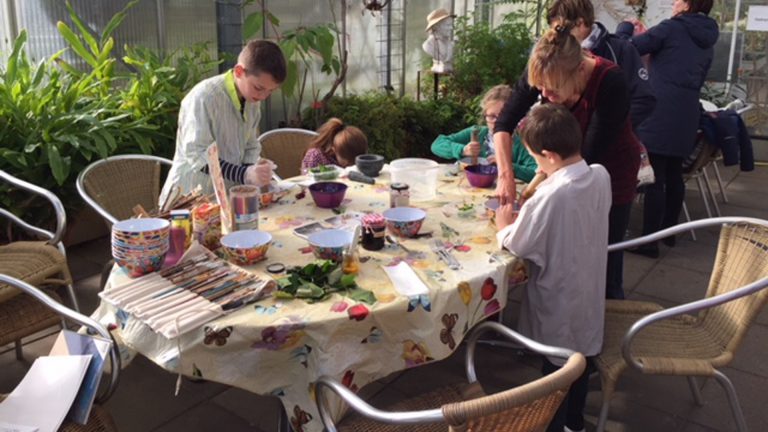 Kinderworkshop schilderen met planten bij Hortus Alkmaar ?