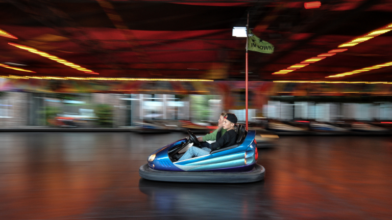 Raadslid OPA ergert zich aan wangedrag jongeren bij botsauto’s op kermis