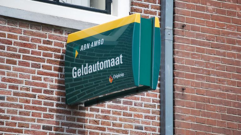 Alkmaarse raad wil onderzoek naar toekomstig aantal pinautomaten