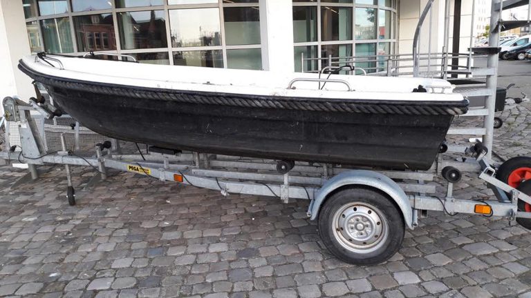 Tweetal op Hoornseweg aangehouden vanwege diefstal bootje