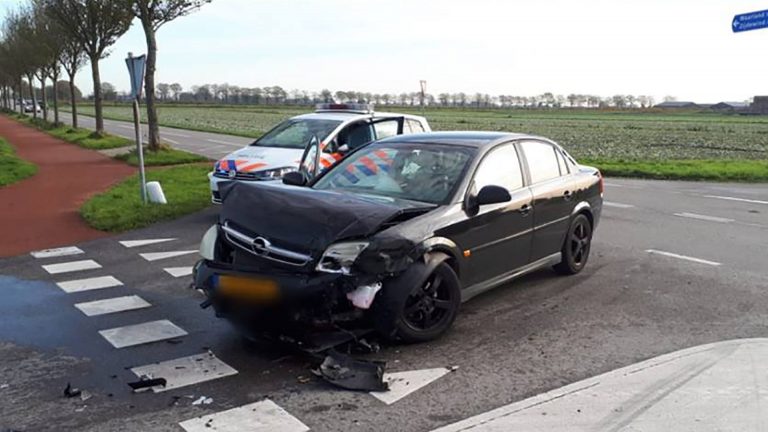 Aanrijding tussen personenauto en bestelbus in Oudkarspel
