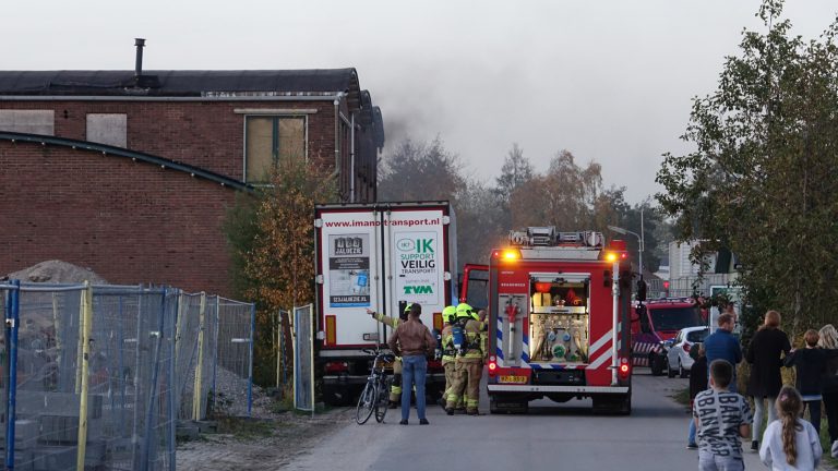 Brand in slooppand 1e Industriestraat Noord-Scharwoude