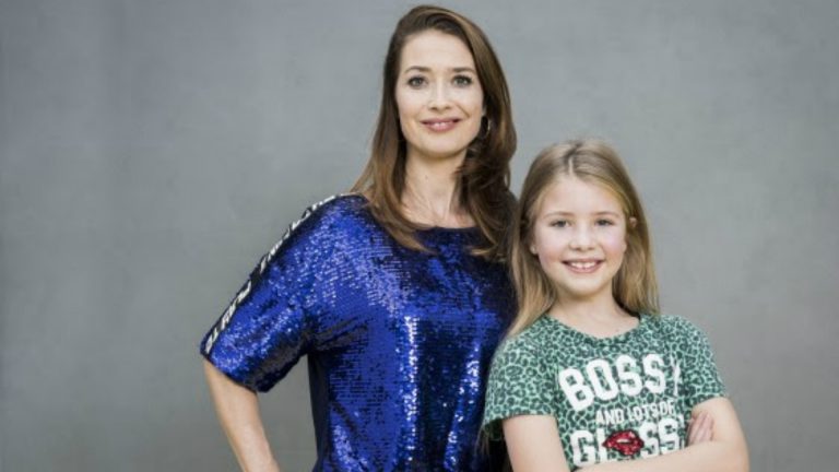 Alkmaarse moeder en dochter in ‘Jij&Ik voor War Child’ op NPO 1