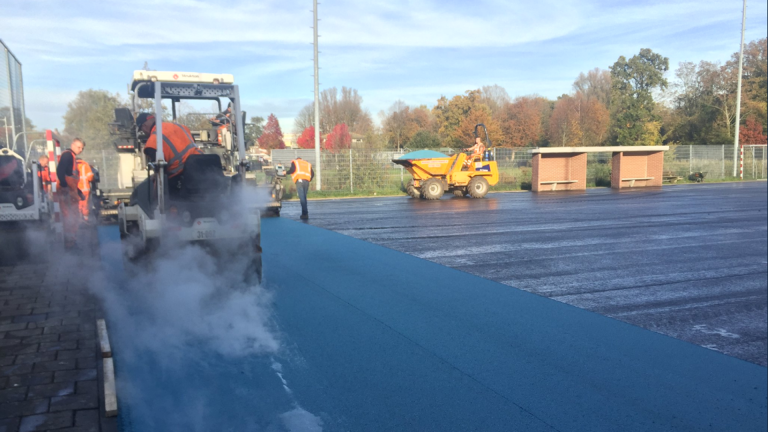 Nieuw blauw veld voor handballers in Sportcomplex Oosterhout