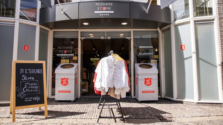WE-feestkleding bij ReShare Store Leger des Heils Alkmaar ?
