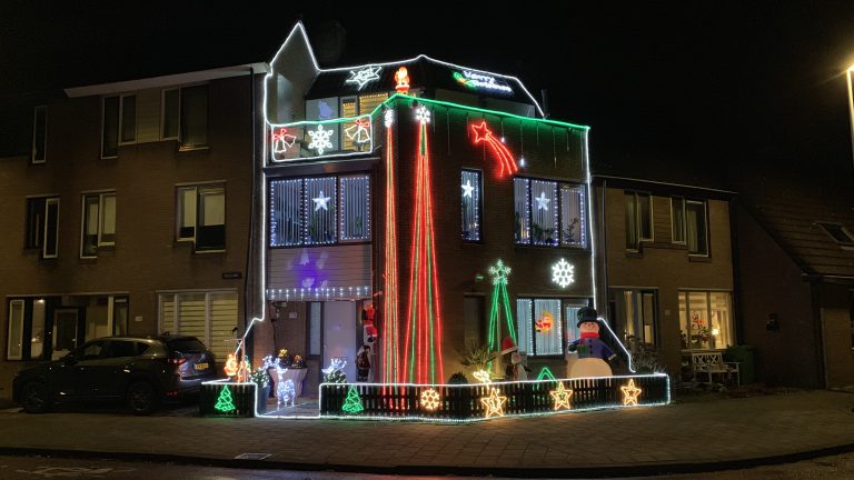 Horace en Eva nemen kerstverlichting net iets serieuzer
