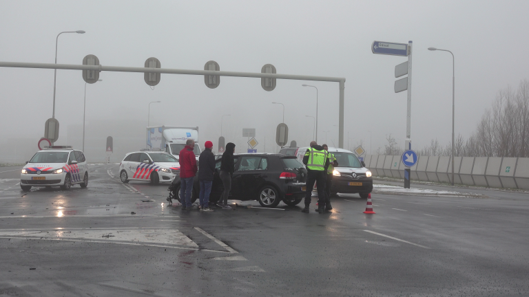 Negeren rood licht leidt tot flinke schade op Nieuwe Schermerweg