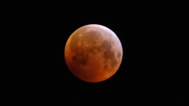 Bloedmaan ook in regio goed te zien