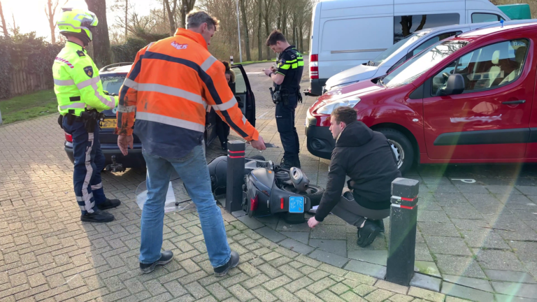 Scooterrijder gewond bij aanrijding op kruising Saskerstraat