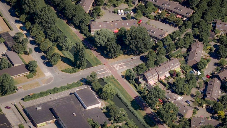 Lampjes in wegdek Rekerdijk waarschuwen voor naderende fietsers