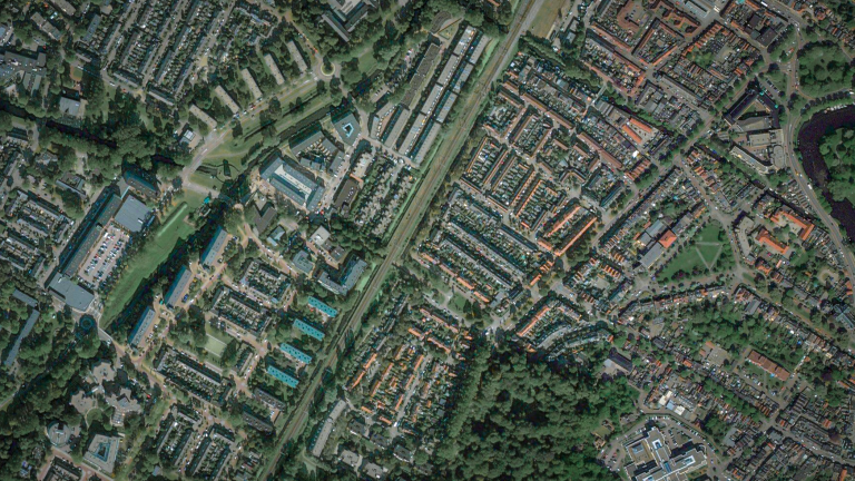 Van Alckmaer sluit renovatie woningen Bloemwijk uit