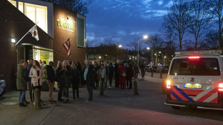 Wijkcentrum De Oever ontruimd na flinke rookontwikkeling
