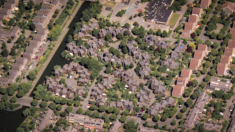 Asbestwet van de baan; opluchting huizenbezitters in Alkmaar-Noord