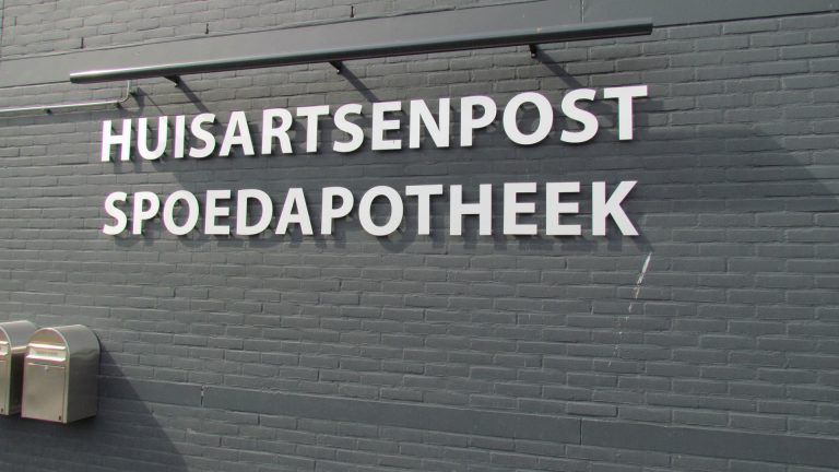 Profronde-wielrenner rijdt op stoep vijfjarig kind aan