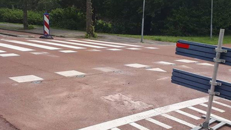 “Eindelijk” waarschuwingslampjes in wegdek bij kruisingen Rekerdijk