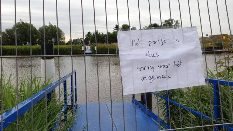 Pont Leeghwaterbrug uit de vaart: “We proberen een vervangend pontje te vinden”