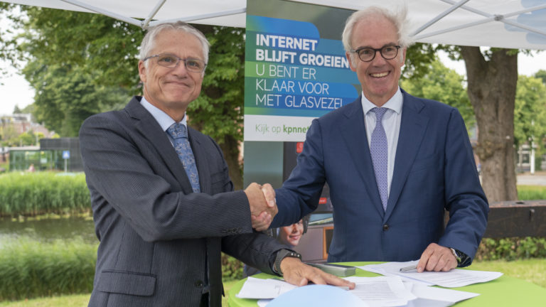 De handtekeningen zijn gezet; de verglazing van groot deel van Alkmaar gaat beginnen