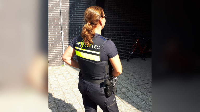Hittegolf zorgt voor ‘aanpassing’ politietenue; ‘polo is echt te warm’