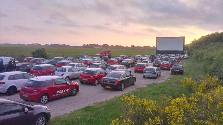 Voor het goede doel naar drive-in bioscoop met megadoek ?