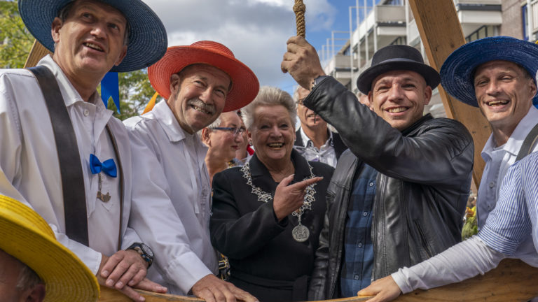 Mike van der Velde met Wij zijn Broer! winnaar Nelson Award