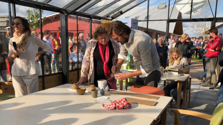Wethouder Valent opent belevingstuin ’t Erf in De Draai