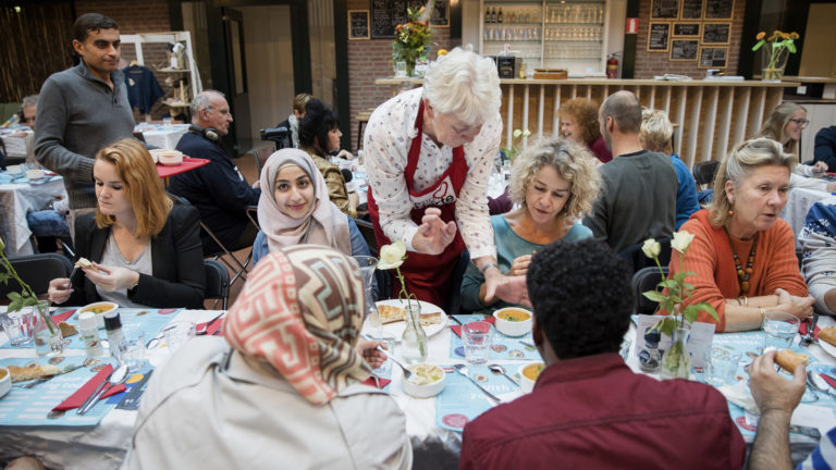 Nationaal Integratiediner; multicultureel diner en gezelligheid ?