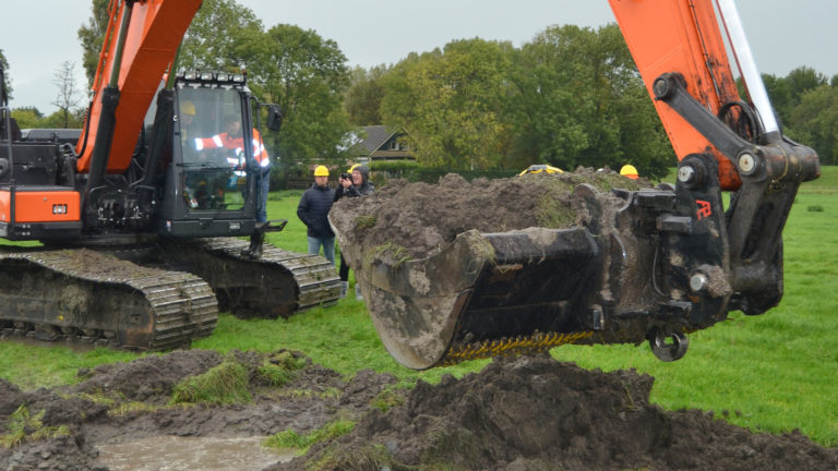 Wethouder Dijkman start aanleg van Natuurpark Geestmerloo