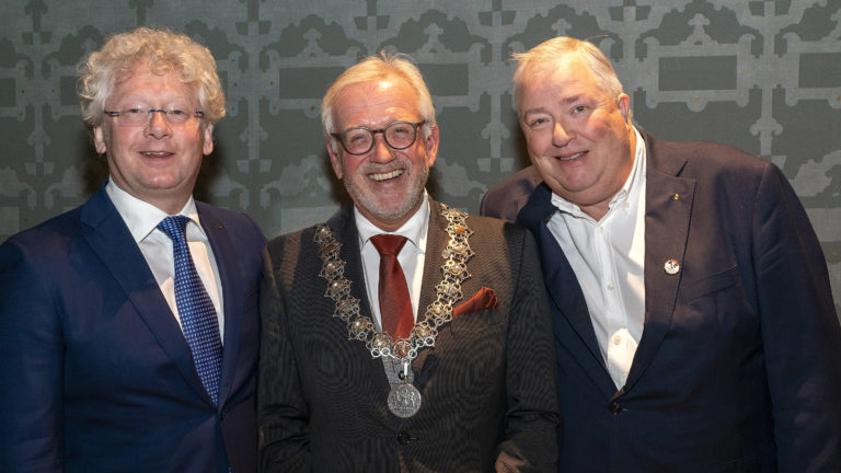Ere-insigne in goud voor Alkmaarders Frans Kramer en Gijs Schot