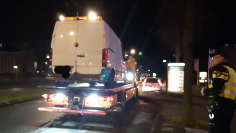 Bestelbus bij Kooimeer in beslag genomen vanwege openstaande boete