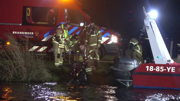 Auto te water in Oost-Graftdijk; inzittenden spoorloos