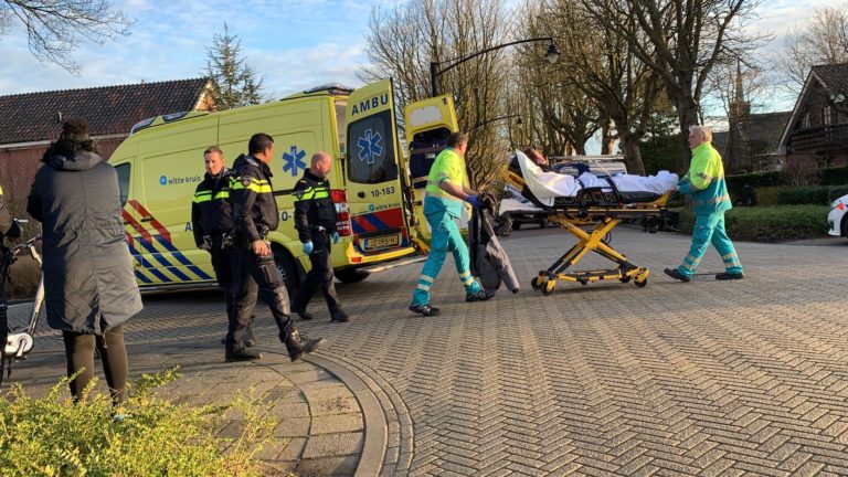 Fietser aangereden op kruising Stationsweg/Dirk Camphuysenstraat in Heerhugowaard