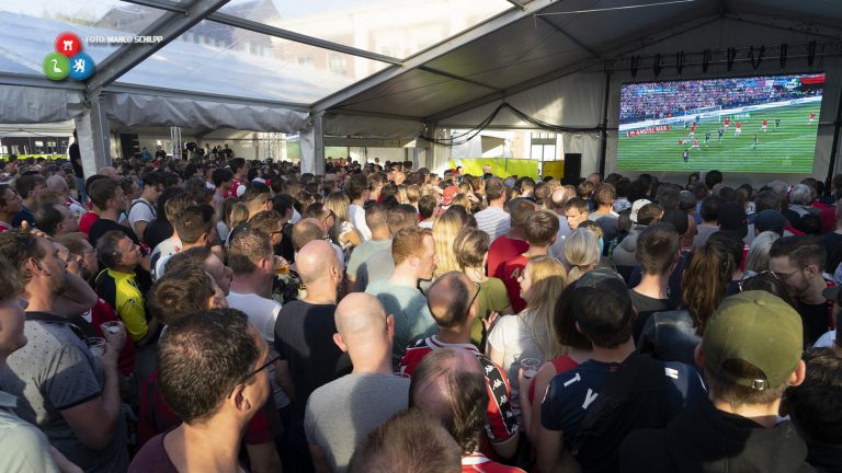 Grote AZ-wedstrijden, EK’s en WK’s Voetbal op groot scherm in de stad