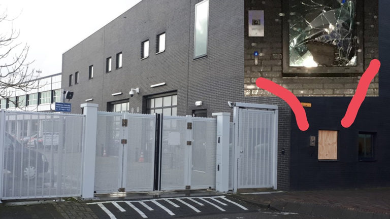 Aanhouding na vernieling ruit van Alkmaars politiebureau