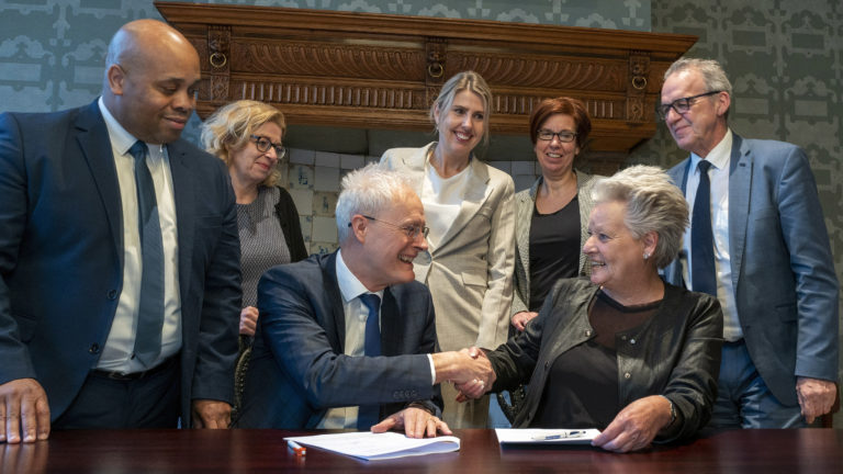 ROC Kop van Noord-Holland tekent voor taalles voor volwassenen in regio NHN