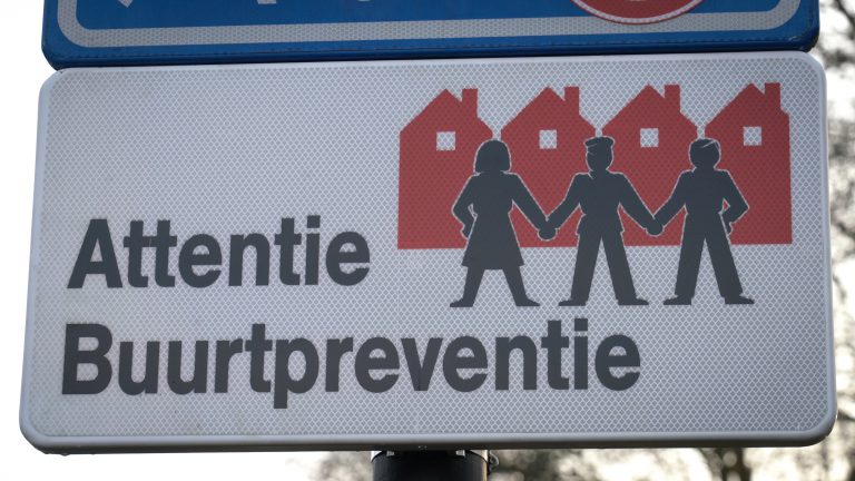 Buurtpreventieapp nu ook voor ‘coronahulp’; Alkmaarse buurt Ooievaarsnest zet app hier al voor in